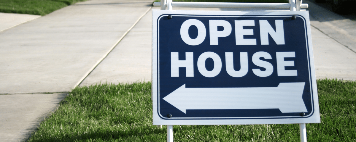 Open house sign in a front yard